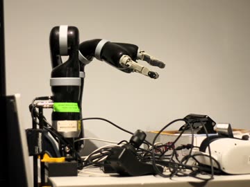 Robot arm and equipment arranged on a lab workstation